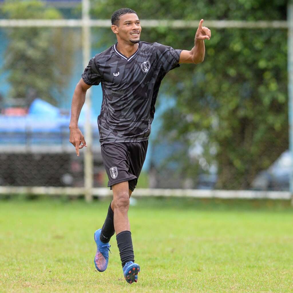 Após se destacar no futebol carioca, jovem atacante fica próximo de clube Catarinense 3 IMG 20240210 WA0019