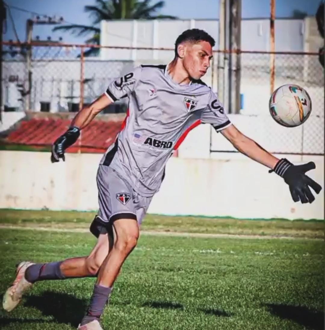 Jovem goleiro vence as dificuldades e deve jogar no futebol paulista