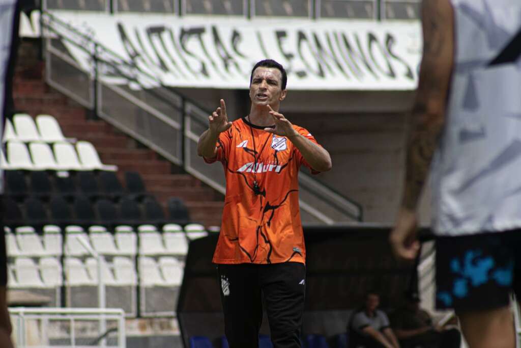 Paulistão: Técnico quebra invencibilidade do São Bernardo e assume vice-liderança