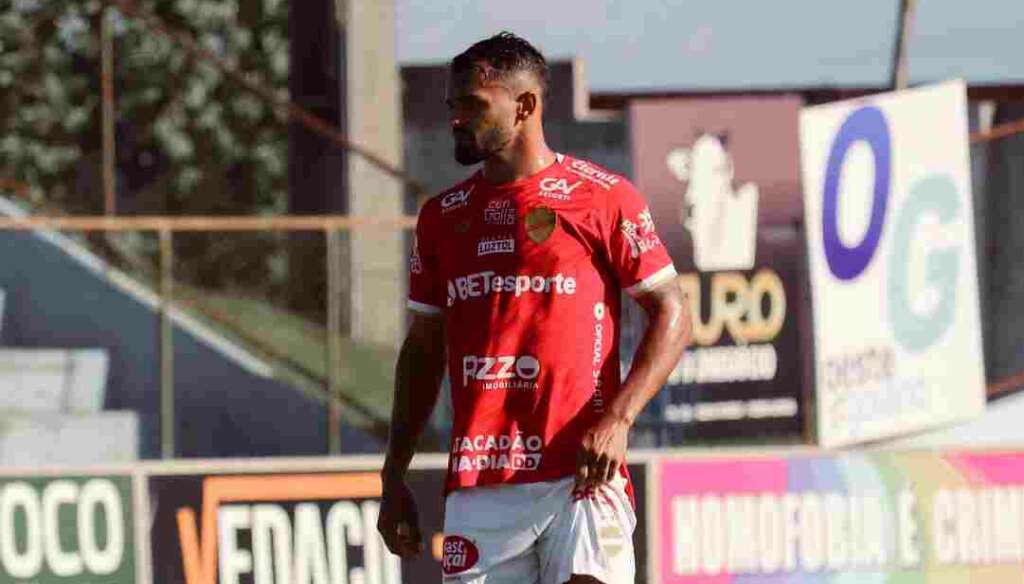 Goiano: Eric Melo vibra com momento no Vila Nova: “Feliz e motivado”