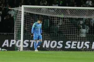 Horas antes de entrar em campo pela Copa BR, Coritiba anuncia saída de goleiro