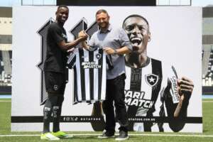 Carioca: Luiz Henrique se emociona em apresentação no Botafogo: 'Já passei por muito sofrimento na vida'