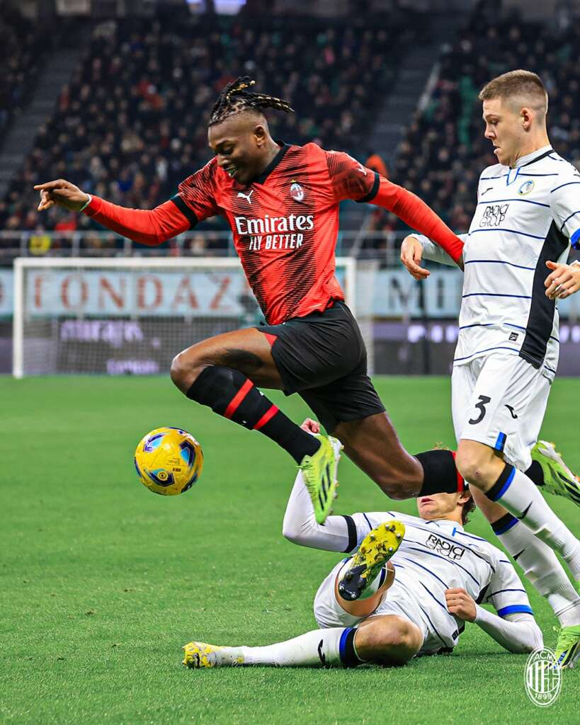 ITALIANO: Milan pressiona no segundo tempo, mas não sai do empate com a Atalanta