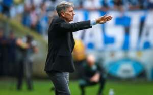 Renato faz cobrança pesada à Federação após vitória do Grêmio: 'Fica difícil jogar o estadual'