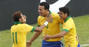 Paranaense: Após perder Slimani, Coritiba se aproxima de ex-atacante da seleção brasileira