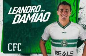 Coritiba contrata centroavante ex-Inter e seleção brasileira: 'Expectativas altas'