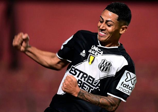 Meia comemora 1º gol e projeta evolução da Ponte Preta: ‘Grupo ficando entrosado’