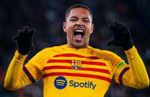 ESPANHOL: Vitor Roque marca, é expulso, mas vê o Barcelona vencer o Alavés