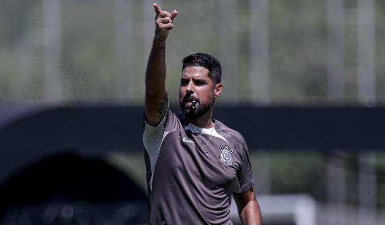 Corinthians confirma António Oliveira e rescisão com Mano Menezes é homologada