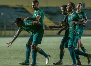 PAULISTA A4: XV de Jaú defende 100%, mas é perseguido por trio