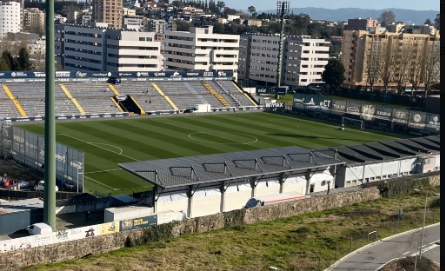 Torcidas entram em conflito e jogo em Portugal é adiado por falta de segurança no estádio