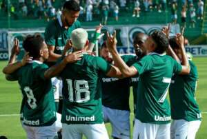 GOIANO: Em dia dos mandantes, Goiás goleia e rouba liderança do Vila Nova