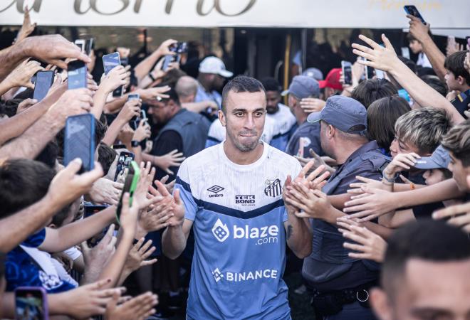 Santos faz último treino antes de pegar o Mirassol diante de multidão em São José do Rio Preto