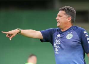 Apresentado, Claudinei não quer fazer 'algo muito diferente' no Guarani e cutuca torcida por vaias