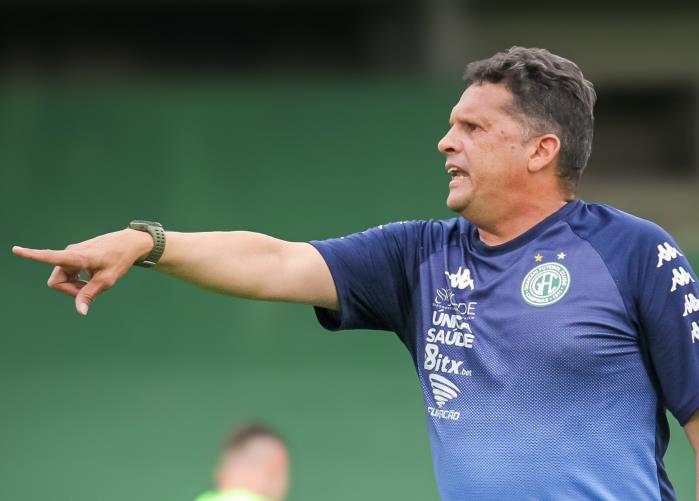 Apresentado, Claudinei não quer fazer ‘algo muito diferente’ no Guarani e cutuca torcida por vaias