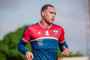 Zagueiro Titi, do Fortaleza, faz cirurgia e diz que não tem data para retornar