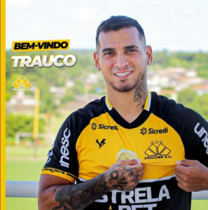 Catarinense: Criciúma oficializa chegada de lateral-esquerdo Trauco, ex-Flamengo