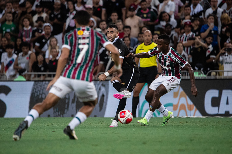 CARIOCA: Em clássico marcado por polêmica de arbitragem, Fluminense e Vasco empatam sem gols