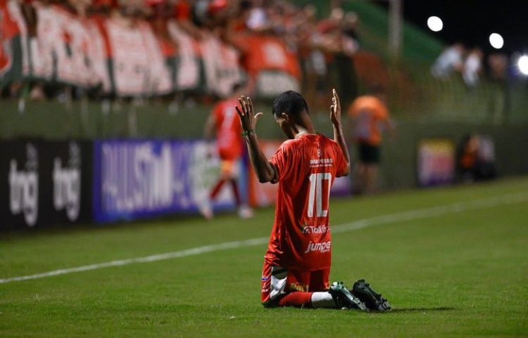 Velo Clube x Ferroviária – Galo Vermelho e Locomotiva duelam por vaga no G8