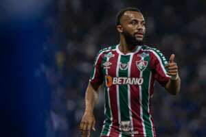 Carioca: Fluminense anuncia a renovação de contrato de um ano com o lateral Samuel Xavier