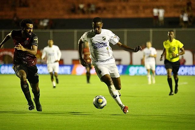 Vitória vence o ABC em Salvador (Foto: Rennê Carvalho / ABC FC)