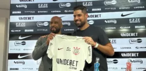 António Oliveira chega ao Corinthians para resgatar confiança do clube: 'Proposta irrecusável'