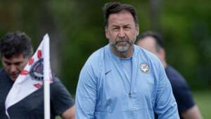 Fausto Vera e Vítor Pereira: processos contra o Corinthians correm na Fifa e na Justiça