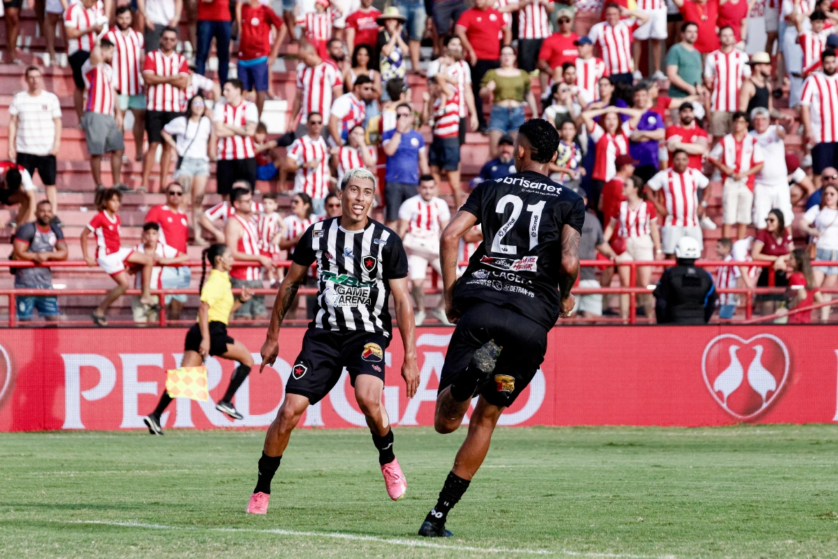 Botafogo-PB vence o Náutico nos Aflitos (Foto: Cristiano Santos / Botafogo-PB)