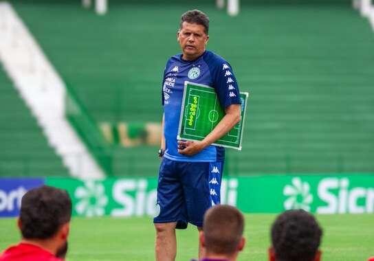 Claudinei Oliveira está preocupado com emocional do Guarani e avisa: ‘Não tem nada perdido’