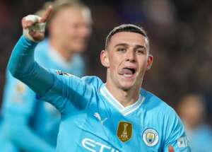 INGLÊS: Manchester City vira diante do Brentford com hat-trick de Foden e encosta no topo