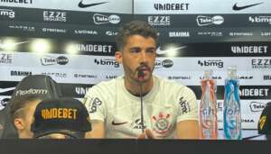 Gustavo Henrique é apresentado no Corinthians e assegura estar 100% fisicamente para estreia