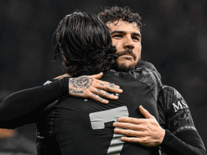 ITALIANO: Milan derrota o Napoli por 1 a 0 em casa e se aproxima da vice-líder Juventus