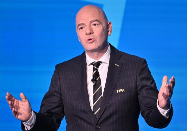 Infantino cobra união dos países e promete ‘medidas mais robustas’ contra o racismo no futebol