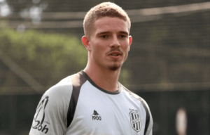 Executivo do Vitória descarta acerto com Léo Naldi, da Ponte Preta