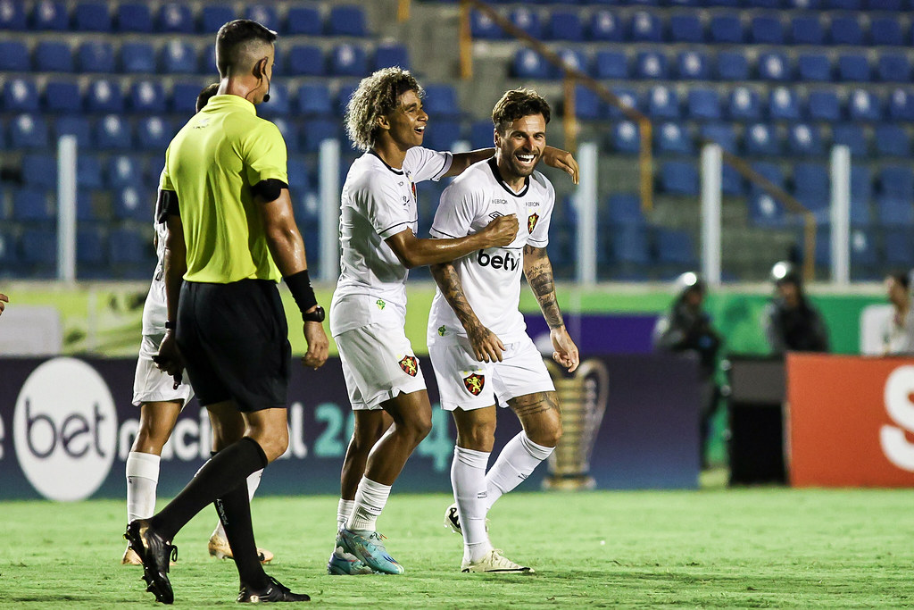 Lucas Lima marca na reestreia pelo Sport na Copa do Nordeste