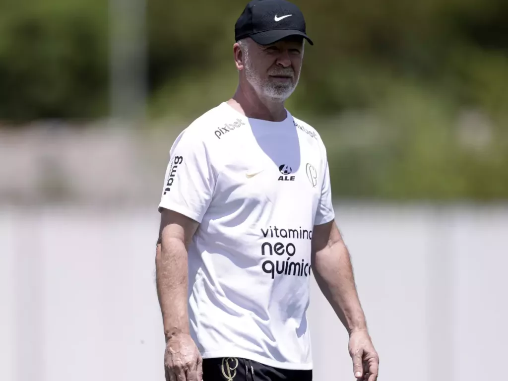 Mano diz que continua no Corinthians e coloca futuro nas mãos da diretoria