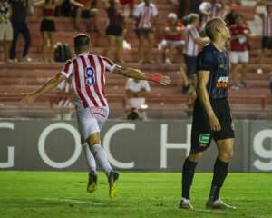 PERNAMBUCANO: Náutico bate Porto e segue invicto