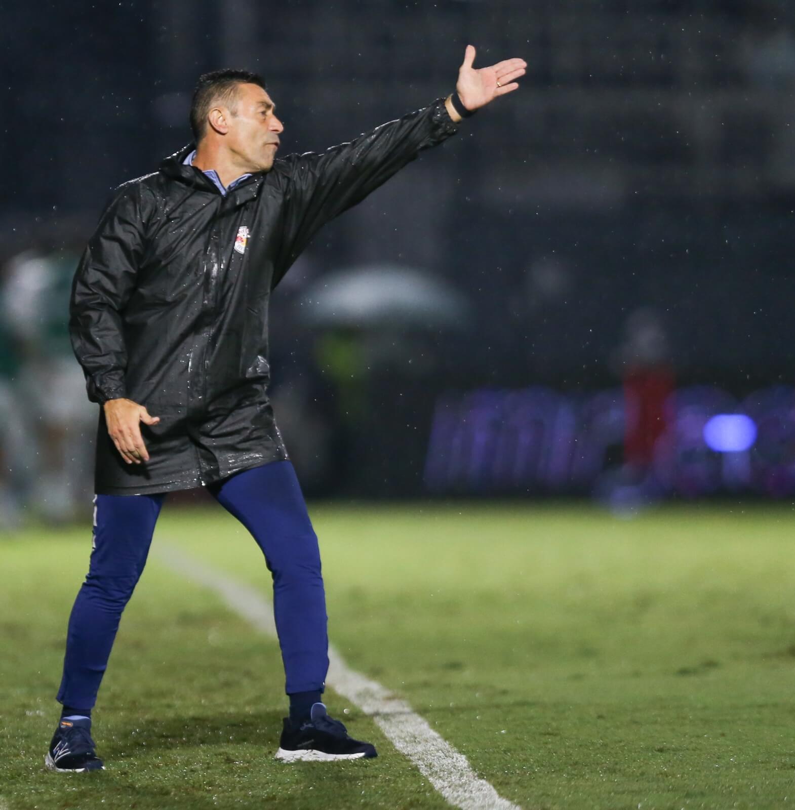 pedro caixinha treinador bragantino credito ari ferreira red bull bragantino