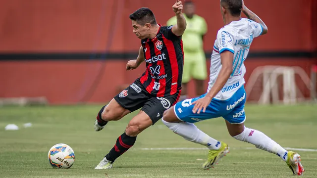 Vitória vence o Bahia em clássico movimentado no Baiano (Foto: Victor Ferreira / ECV)