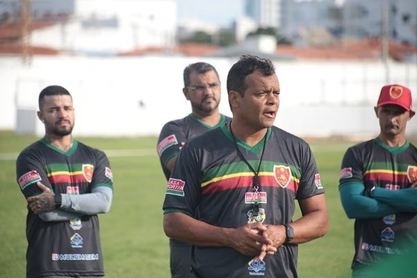 William Lima técnico do Petrolina