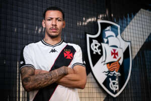 Carioca: Vasco anuncia chegada do atacante Clayton Silva: 'Feliz por vestir essa camisa'