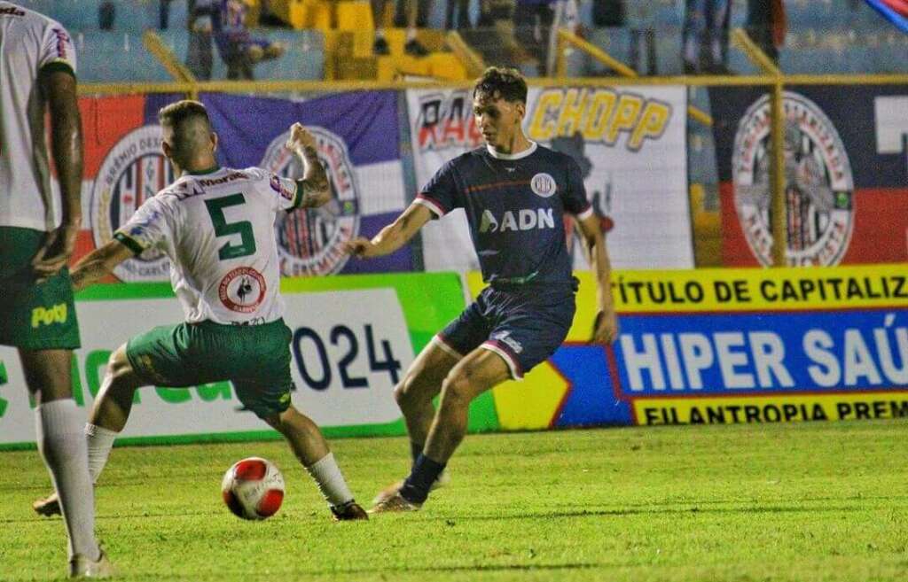 São-Carlense x Independente – Lobo busca recuperação contra o Galo