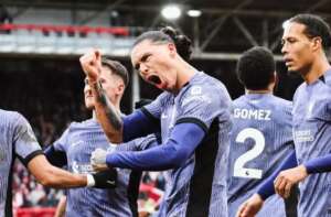 INGLÊS: Liverpool vence Forest com gol nos acréscimos e garante liderança