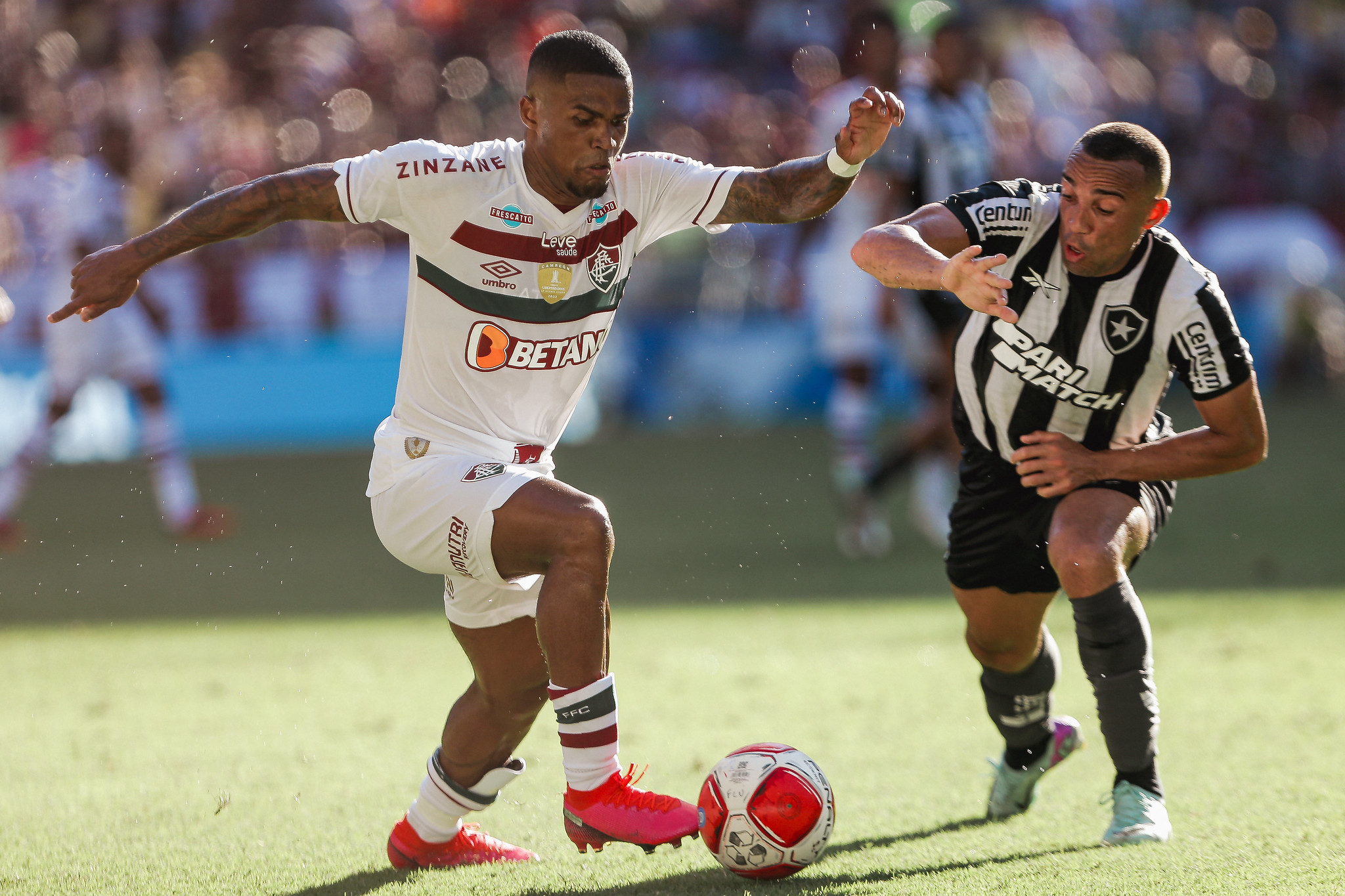 Carioca: Douglas Costa tem lesão diagnosticada e pode desfalcar Fluminense na semifinal