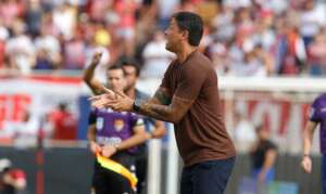 Paulistão: Carpini explica decisões criticadas no São Paulo e justifica gesto para a torcida