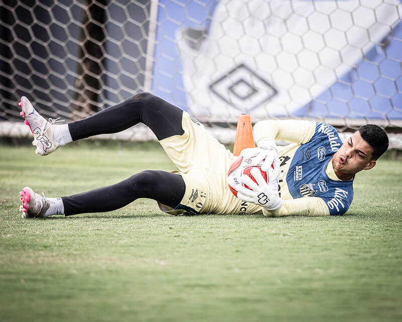 Santos apresenta Gabriel Brazão: 'É o Santos de Pelé e Neymar' 2 gabriel brazão goleiro santos