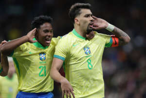 Espanha 3 x 3 Brasil - Paquetá empata no último lance em jogo com três pênaltis convertidas