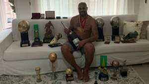 Professora revela que aluno citou Adriano como Imperador do Brasil e ex-jogador agradece