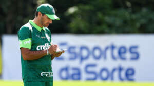 Abel Ferreira 'exige' nova camisa do Palmeiras e ganha a peça de Endrick; entenda