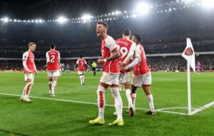 INGLÊS: Arsenal vence Brentford, assume liderança e coloca pressão no City e Liverpool